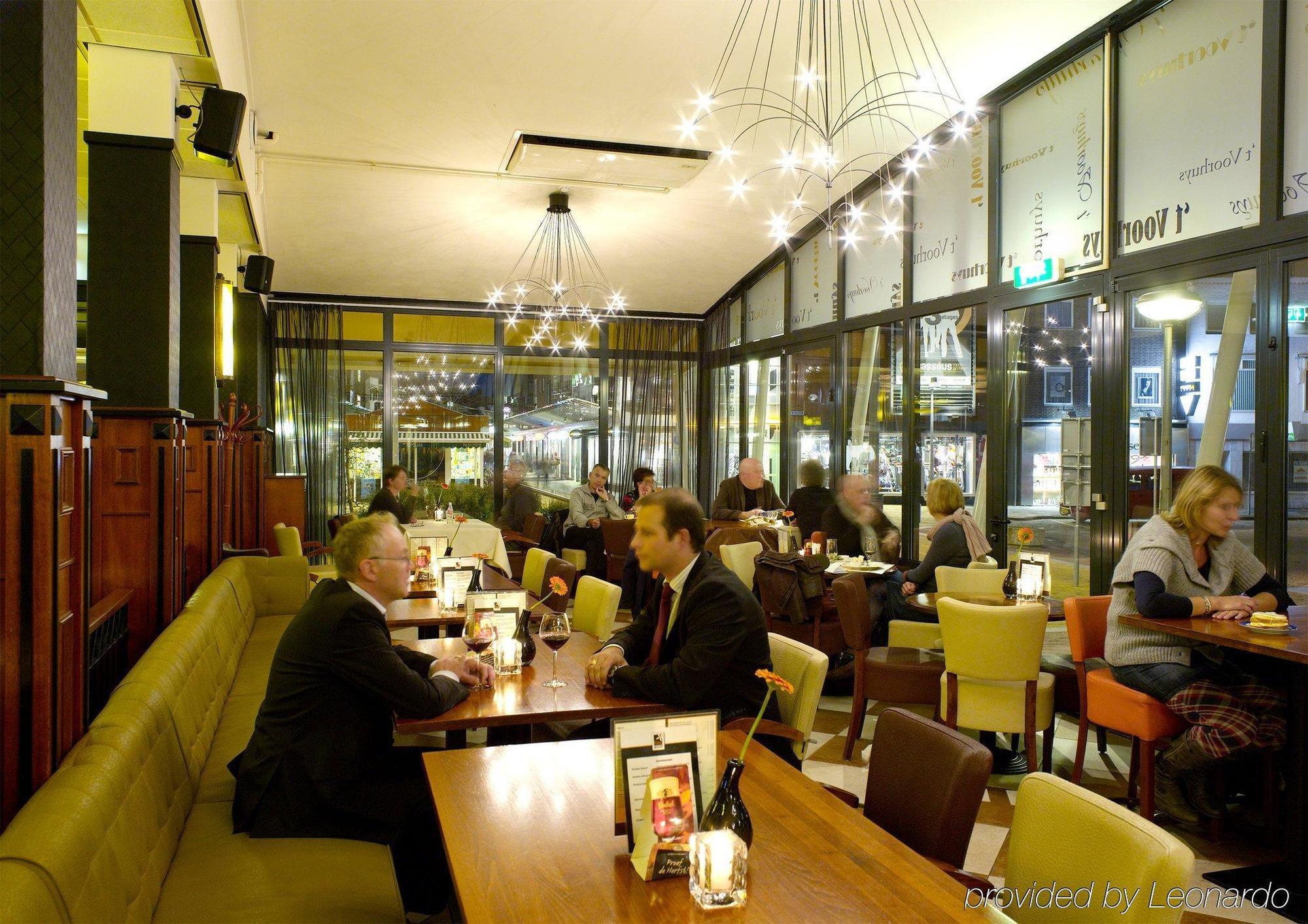Hotel Restaurant Grandcafe 'T Voorhuys Emmeloord Étterem fotó